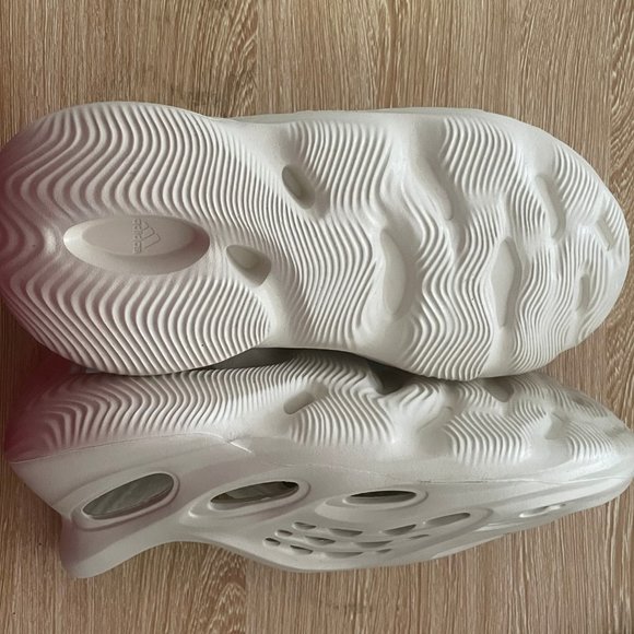Yezzy foam runners main image 4